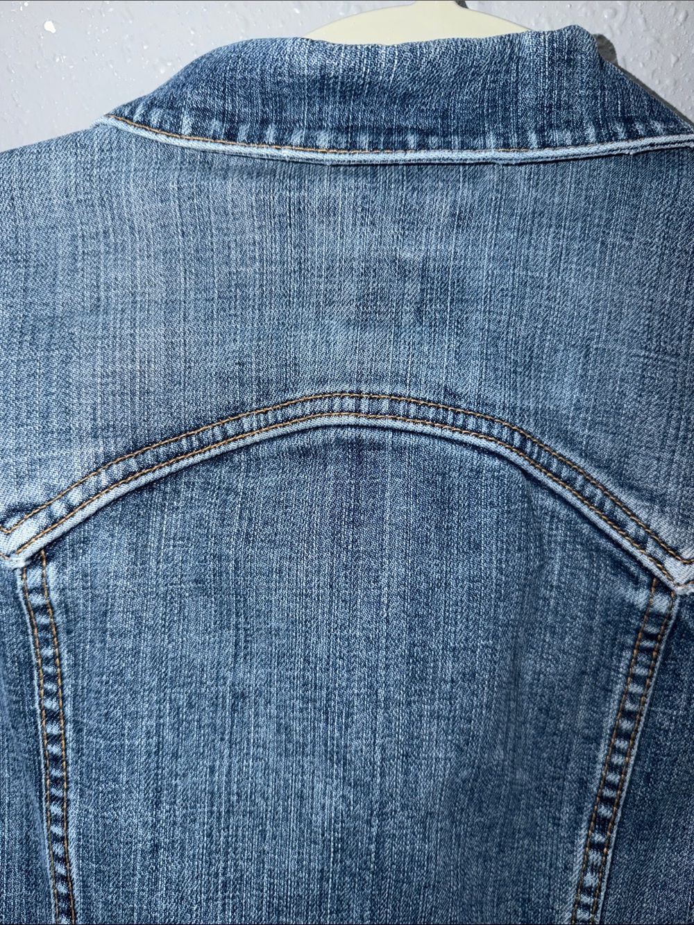 GAP Classic Light Wash Denim Jacket - Picture 7 of 7